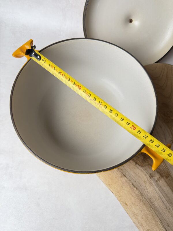 Cocotte fonte Le creuset émaillée jaune moutarde vintage couvercle