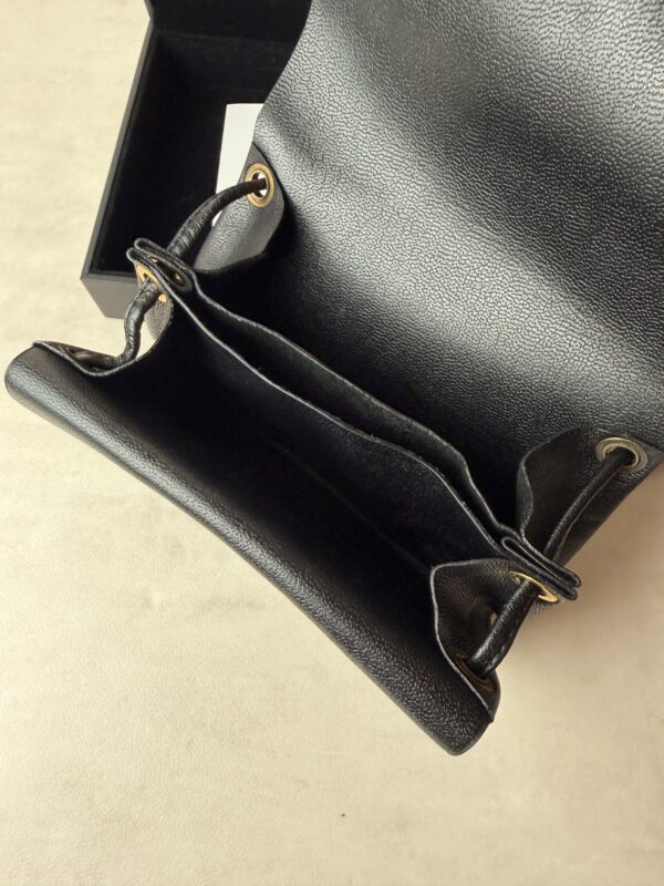 Le Tanneur sac bandoulière cuir noir sans couture