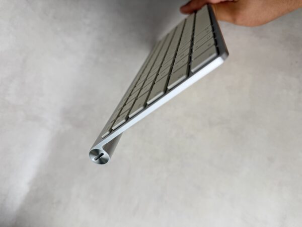 Clavier Apple Magic Keyboard blanc AZERTY sans fil Bluetooth A1255