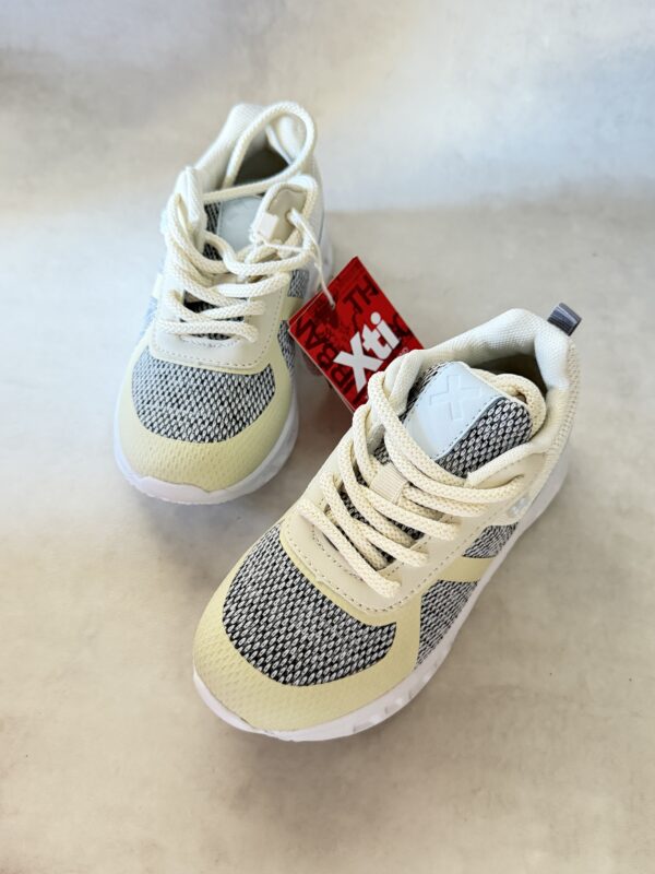 Xti baskets enfant beige vegan taille 28