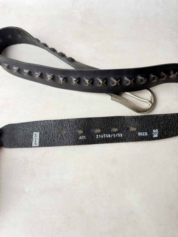 Ceinture Levi's cuir noir cloutée taille 95