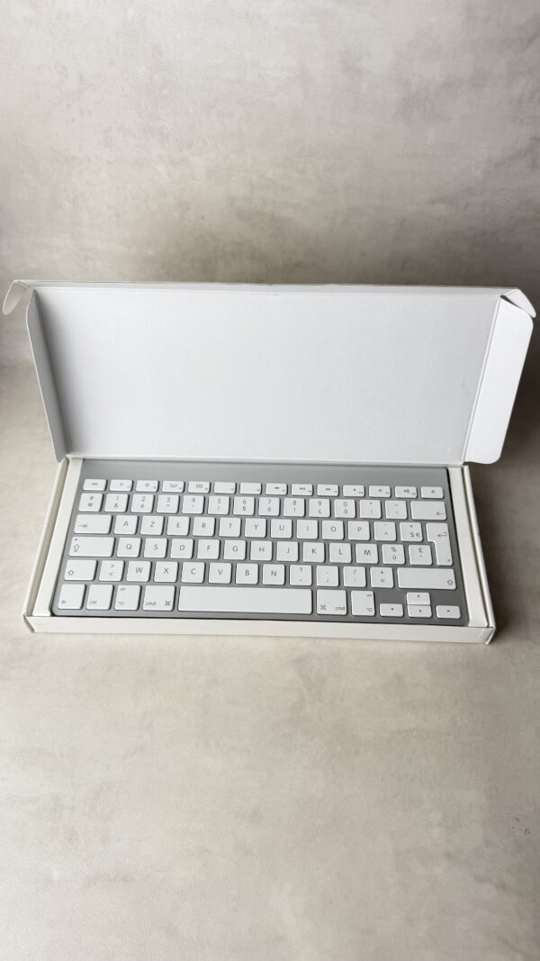 Clavier Apple Magic Keyboard AZERTY blanc sans fil MC184F/B A1314
