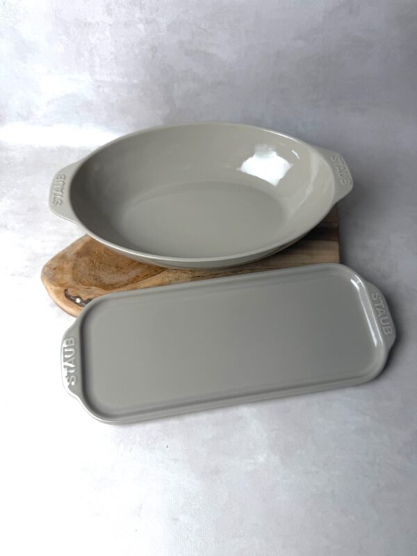 Lot de 2 plats à four Staub gris taupe taille TU — vue 2