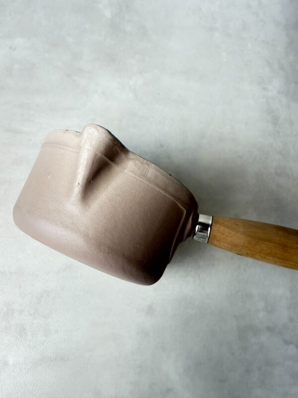 Casserole à bec verseur Cousances taupe — vue 6