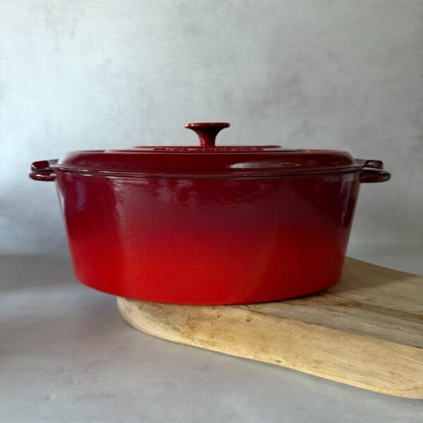 Cocotte ovale avec couvercle Paul Bocuse rouge bordeaux taille 35 cm — vue 2
