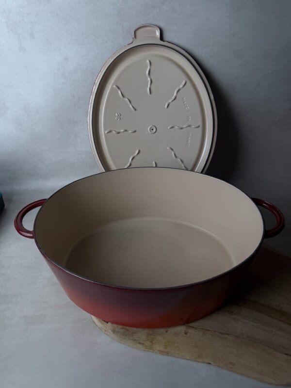 Cocotte ovale avec couvercle Paul Bocuse rouge bordeaux taille 35 cm — vue 4