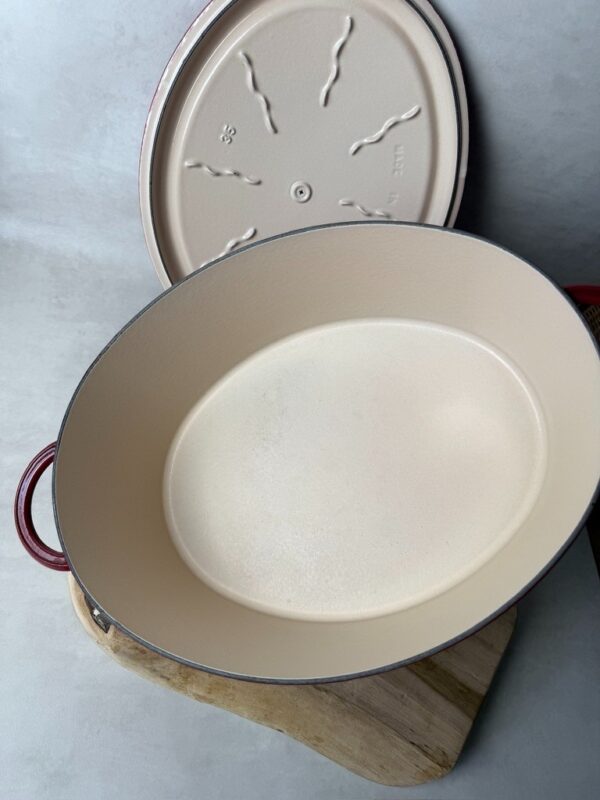 Cocotte ovale avec couvercle Paul Bocuse rouge bordeaux taille 35 cm — vue 5
