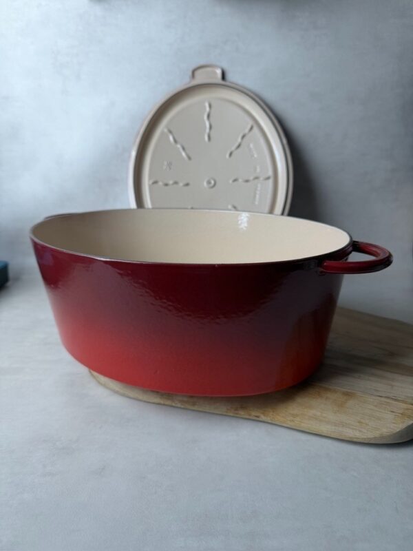 Cocotte ovale avec couvercle Paul Bocuse rouge bordeaux taille 35 cm — vue 7