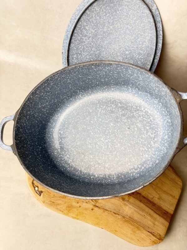 Cocotte ovale avec couvercle gris moucheté — vue 5