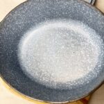 Cocotte ovale avec couvercle gris moucheté — vue 6