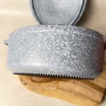 Cocotte ovale avec couvercle gris moucheté — vue 9
