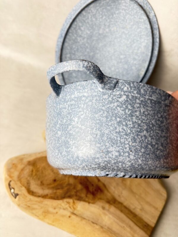 Cocotte ovale avec couvercle gris moucheté — vue 10