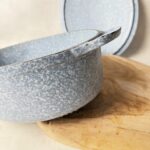 Cocotte ovale avec couvercle gris moucheté — vue 11