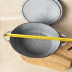 Cocotte ovale avec couvercle gris moucheté — vue 12