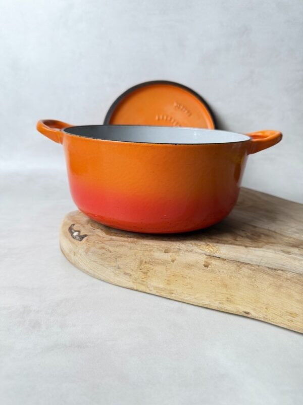 Cocotte ronde avec couvercle Le Creuset orange taille 26 cm — vue 4