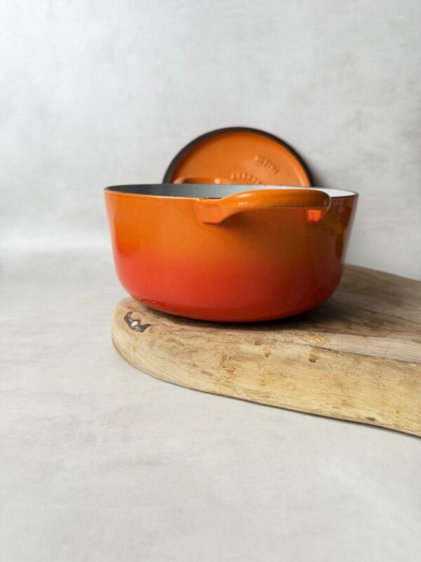 Cocotte ronde avec couvercle Le Creuset orange taille 26 cm — vue 5