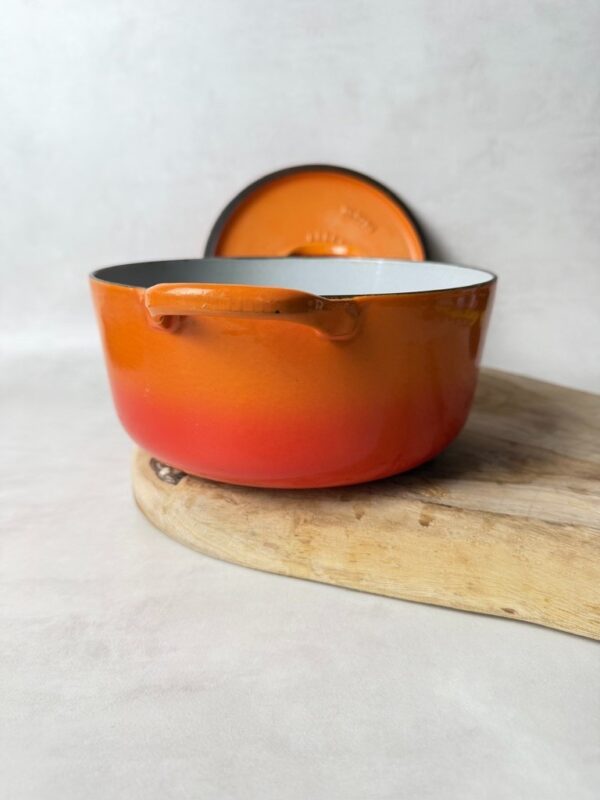 Cocotte ronde avec couvercle Le Creuset orange taille 26 cm — vue 7