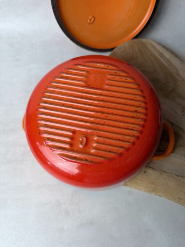 Cocotte ronde avec couvercle Le Creuset orange taille 26 cm — vue 8