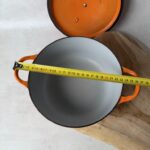 Cocotte ronde avec couvercle Le Creuset orange taille 26 cm — vue 9