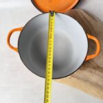 Cocotte ronde avec couvercle Le Creuset orange taille 26 cm — vue 10