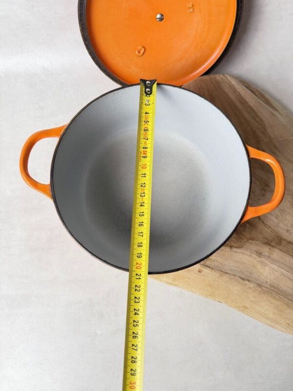 Cocotte ronde avec couvercle Le Creuset orange taille 26 cm — vue 10
