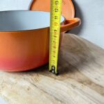 Cocotte ronde avec couvercle Le Creuset orange taille 26 cm — vue 11