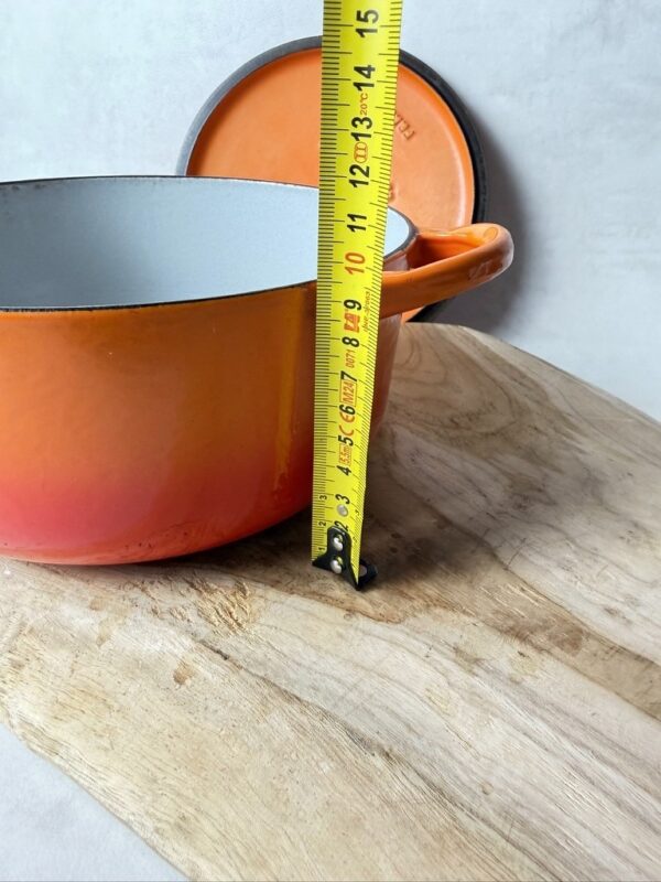 Cocotte ronde avec couvercle Le Creuset orange taille 26 cm — vue 11