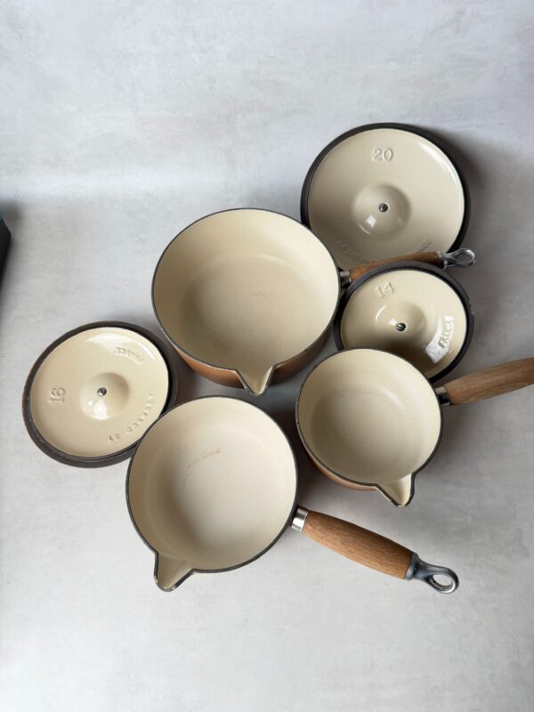 Lot de 3 casseroles avec couvercles Le Creuset la mama marron taille 14, 16 et 18 cm — vue 3