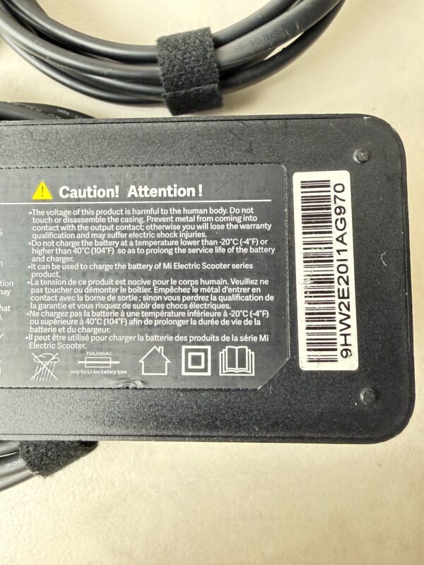 Chargeur de batterie pour trottinette électrique Xiaomi BCTA+71420-1701 noir — vue 4