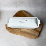 Terrine rectangulaire à couvercle Le Creuset blanc taille 28 — vue 3