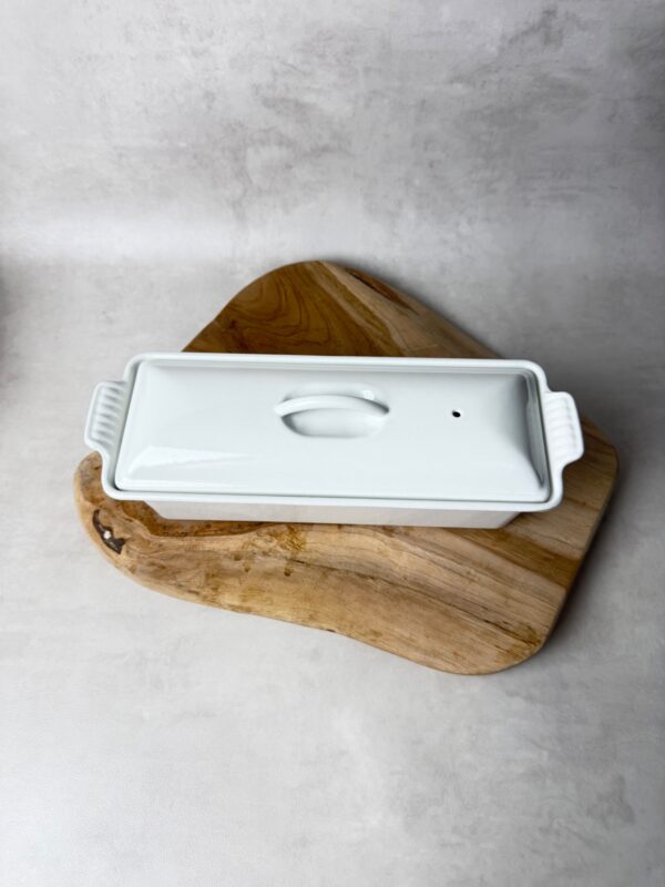 Terrine rectangulaire à couvercle Le Creuset blanc taille 28 — vue 3